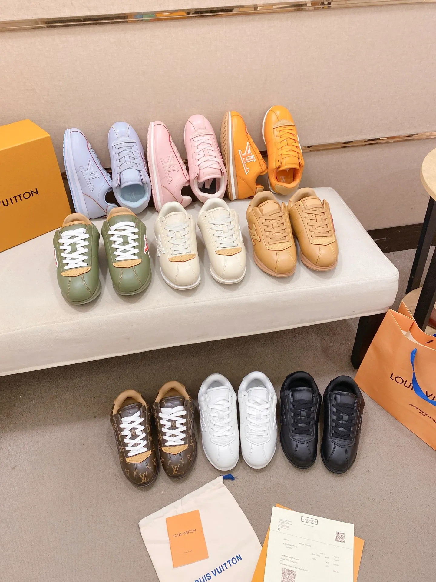 Men's shoes💰: Couple style 700💰LOUIS VUITTON Footint Soccer sneakers‼ ️ The top version, the same sneakers for LV couples. You will look fashionable when you wear them. This Footint Soccer sneaker was unveiled in the 2025 spring and summer series fashion show. The tongue is embellished with the Lvers United badge inspired by the football team. The rubber sole of the foot is decorated with multiple Louis Vuitton logos. The original latest packaging. Fabric: original imported cowhide. Lining: original imported breathable mesh. Foot pad: original injection molding pad. Outsole: original molded T combination outsole. Size: 35-45.